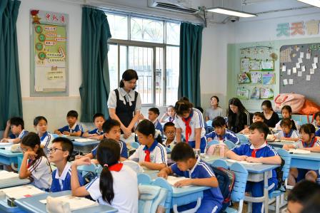 课堂磨砺促成长，教研深耕育新苗——深圳市景贝小学开展实习生汇报课教研活动