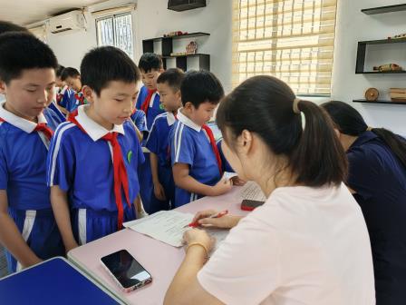 “英”趣闯关，乐享表达         ——景园实验小学开展低年级英语口语闯关测试