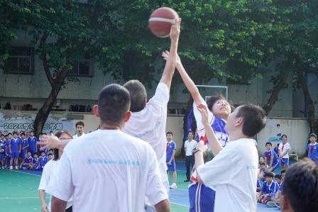 球场燃热血 师生共逐梦——深圳市景贝小学举办2026届师生友谊篮球赛