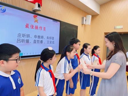 罗湖外语小学举行“罗外童声”红领巾广播站优秀广播员表彰大会