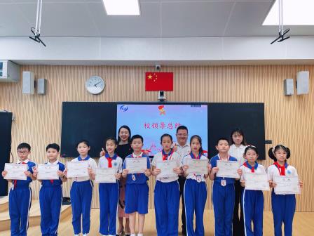 罗湖外语小学召开2025-2026学年第二学期红领巾标兵队、大队委总结表彰会
