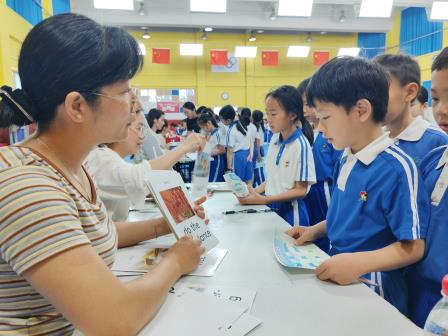 趣闯学科乐园 乐享期末成长  —— 华丽小学举行一二年级综合素养评价游园活动