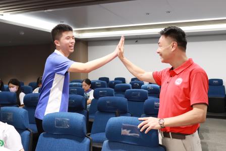 八方守望筑暖盾，少年执笔赴星河——翠园文锦中学2026深圳中考首日暖心护考纪实