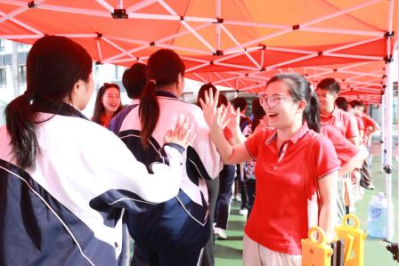 八方守望筑暖盾，少年执笔赴星河——翠园文锦中学2026深圳中考首日暖心护考纪实
