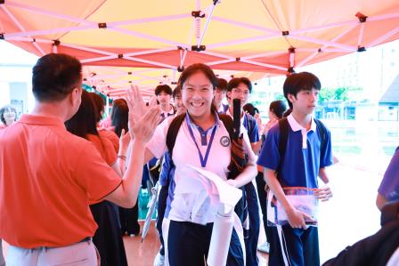 八方守望筑暖盾，少年执笔赴星河——翠园文锦中学2026深圳中考首日暖心护考纪实