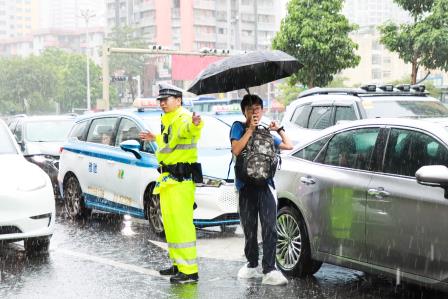 八方守望筑暖盾，少年执笔赴星河——翠园文锦中学2026深圳中考首日暖心护考纪实