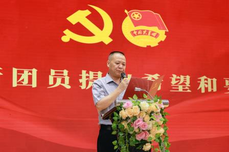 高举团旗跟党走 挺膺担当向未来｜华美外国语学校高中部新团员入团仪式圆满举行