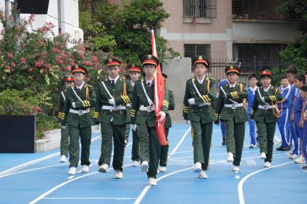 品千年经典 育少年德行——布心小学举行国学经典诵读主题升旗仪式