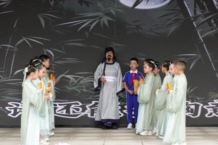 品千年经典 育少年德行——布心小学举行国学经典诵读主题升旗仪式
