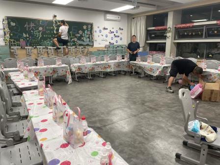罗湖外语小学“心连心”家长会班级文化布置评比
