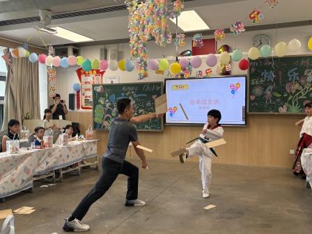 罗湖外语小学举办“心连心”家长会
