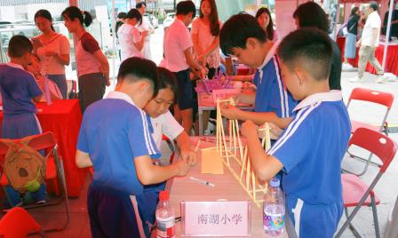 南湖小学斩获第三届“深港家邻聚力”“桥”夺天工 ——深港小学生环保友谊赛冠军