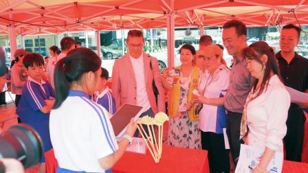 南湖小学斩获第三届“深港家邻聚力”“桥”夺天工 ——深港小学生环保友谊赛冠军