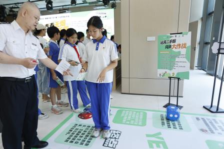 青春无烟，未来无限——大望学校“每周半天计划”走进罗湖区疾控中心开展高山仰止系列课程