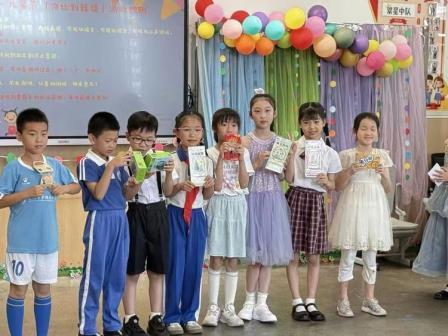 罗湖外语小学举办“心连心”家长会