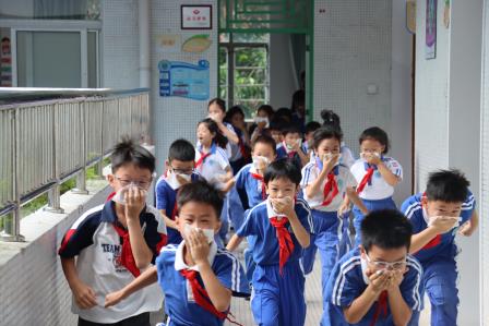 以练筑防，安全“童”行——太白实验学校举行消防疏散演练