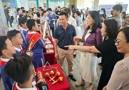 桃园小学精彩亮相罗湖区首届学生自制创意小乐器成果展