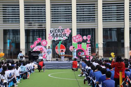 以美育人践行“新生活教育”赋能少年多元成长——螺岭初中2026校园艺术展演暨草坪音乐节