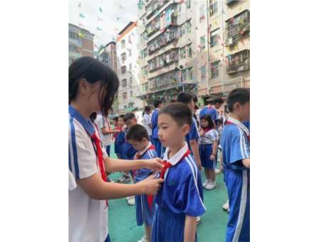 红领巾心向党，薪火代代传——清秀小学隆重举行新队员入队仪式