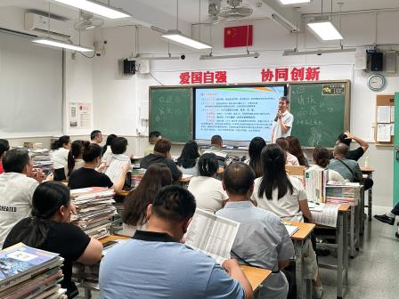 家校同心促成长，携手同行向未来——翠园文锦中学召开2025-2026学年第二学期期中家长会