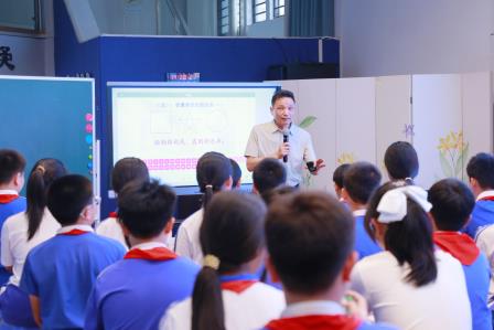 小初教研共探古诗文育人新路径——穆传慧校长到深圳市仙桐实验小学开展《重读<夏日绝句>》示范课