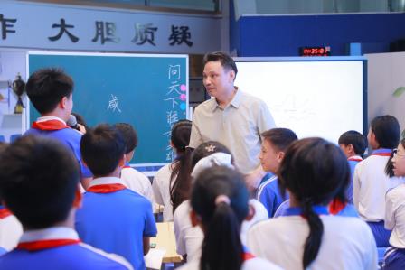 小初教研共探古诗文育人新路径——穆传慧校长到深圳市仙桐实验小学开展《重读<夏日绝句>》示范课