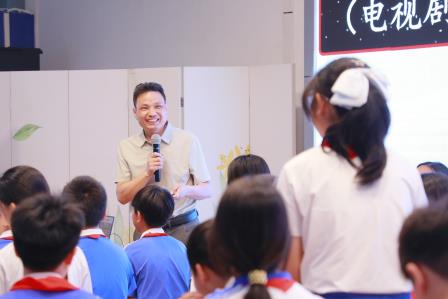 小初教研共探古诗文育人新路径——穆传慧校长到深圳市仙桐实验小学开展《重读<夏日绝句>》示范课
