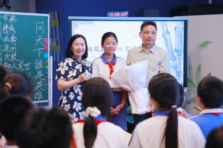 小初教研共探古诗文育人新路径——穆传慧校长到深圳市仙桐实验小学开展《重读<夏日绝句>》示范课