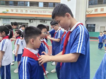 红领巾心向党