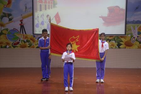 喜迎红领巾 争做好队员——深圳市人民小学开展一年级首批新队员入队仪式
