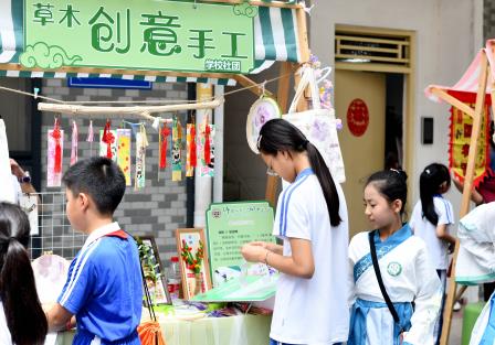 诗遇百草·润泽童心 ——深圳市靖轩小学成功举行首届校园“诗经·草木”文化节