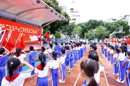 红领巾心向党 争做新时代好少年 —— 深圳市华丽小学举行一年级新队员入队仪式       