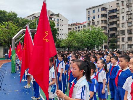 红领巾心向党 争做新时代好少年 —— 深圳市华丽小学举行一年级新队员入队仪式       