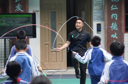以赛促成长 南湖小学教师队伍在区级赛事中展风采获佳绩