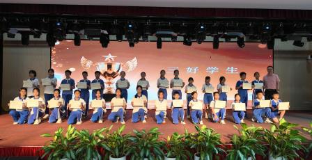 盛夏梧桐结硕果 逐梦少年启新程 ——深圳市梧桐小学2025-2026学年第二学期散学典礼圆满举行