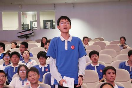 聆听战地峥嵘故事    汲取奋进青春力量  —— 全国一级战斗英雄韦学锋同志英模报告会暨主题党日活动