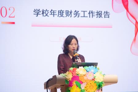 向下扎根向上拔节 凝心聚力共启新程 ——翠竹外国语实验学校2025-2026学年度教职工大会顺利召开