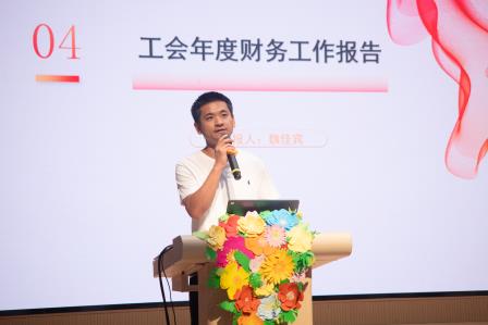 向下扎根向上拔节 凝心聚力共启新程 ——翠竹外国语实验学校2025-2026学年度教职工大会顺利召开