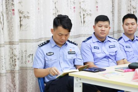 家校警共读，红色润童心——翠园文锦中学联合南湖派出所开展共读分享活动