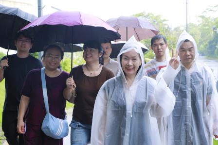 风雨踏绿道，同心赴山海——深圳市仙桐实验小学组织教职工淘金山绿道徒步工会活动