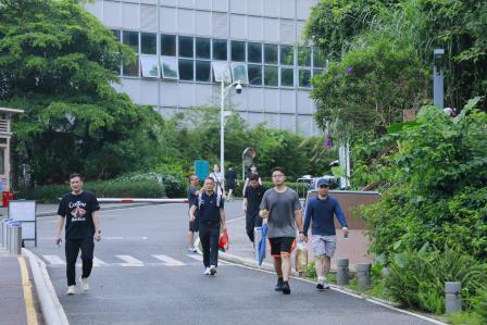 风雨踏绿道，同心赴山海——深圳市仙桐实验小学组织教职工淘金山绿道徒步工会活动