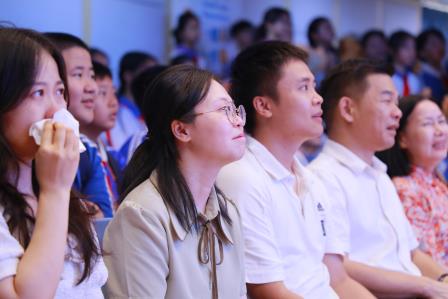 此程少年，前路星光——深圳市仙桐实验小学圆满举办期末散学典礼暨 2026 届六年级毕业典礼
