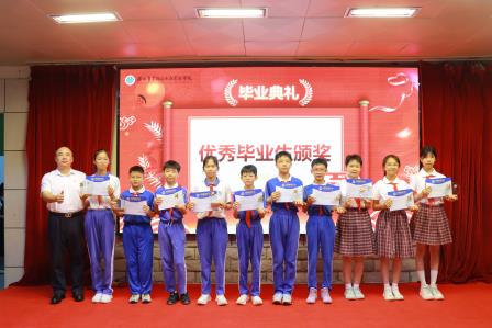 凤凰花开逐光行，少年扬帆启新程——太白实验学校2026届六年级毕业典礼圆满落幕