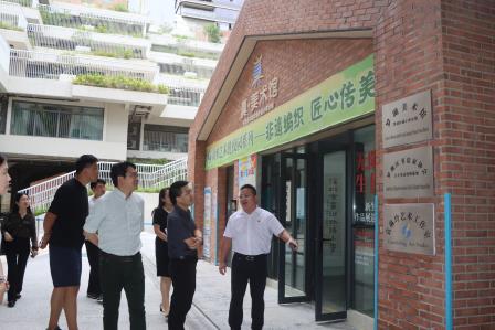 深技大附属坪山实验学校教育同仁到访罗湖外语小学交流学习