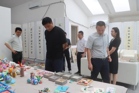 深技大附属坪山实验学校教育同仁到访罗湖外语小学交流学习
