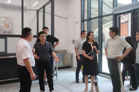 深技大附属坪山实验学校教育同仁到访罗湖外语小学交流学习