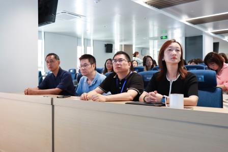 回眸耕耘路，蓄力向未来——翠园文锦中学举行2025-2026学年度第二学期教职工散学典礼