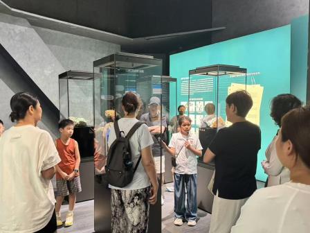 从“每周半天”到志愿讲解：翠竹水贝学校“小小讲解员”暑期服务社会课堂