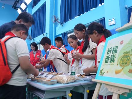 红领巾心向党 石榴籽一家亲 ——罗湖小学与西藏察隅师生开展民族团结主题交流活动