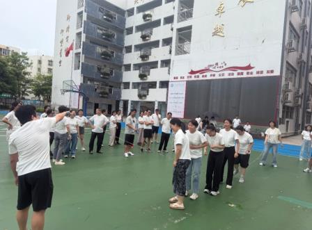 北斗小学举行教职工跳长绳比赛